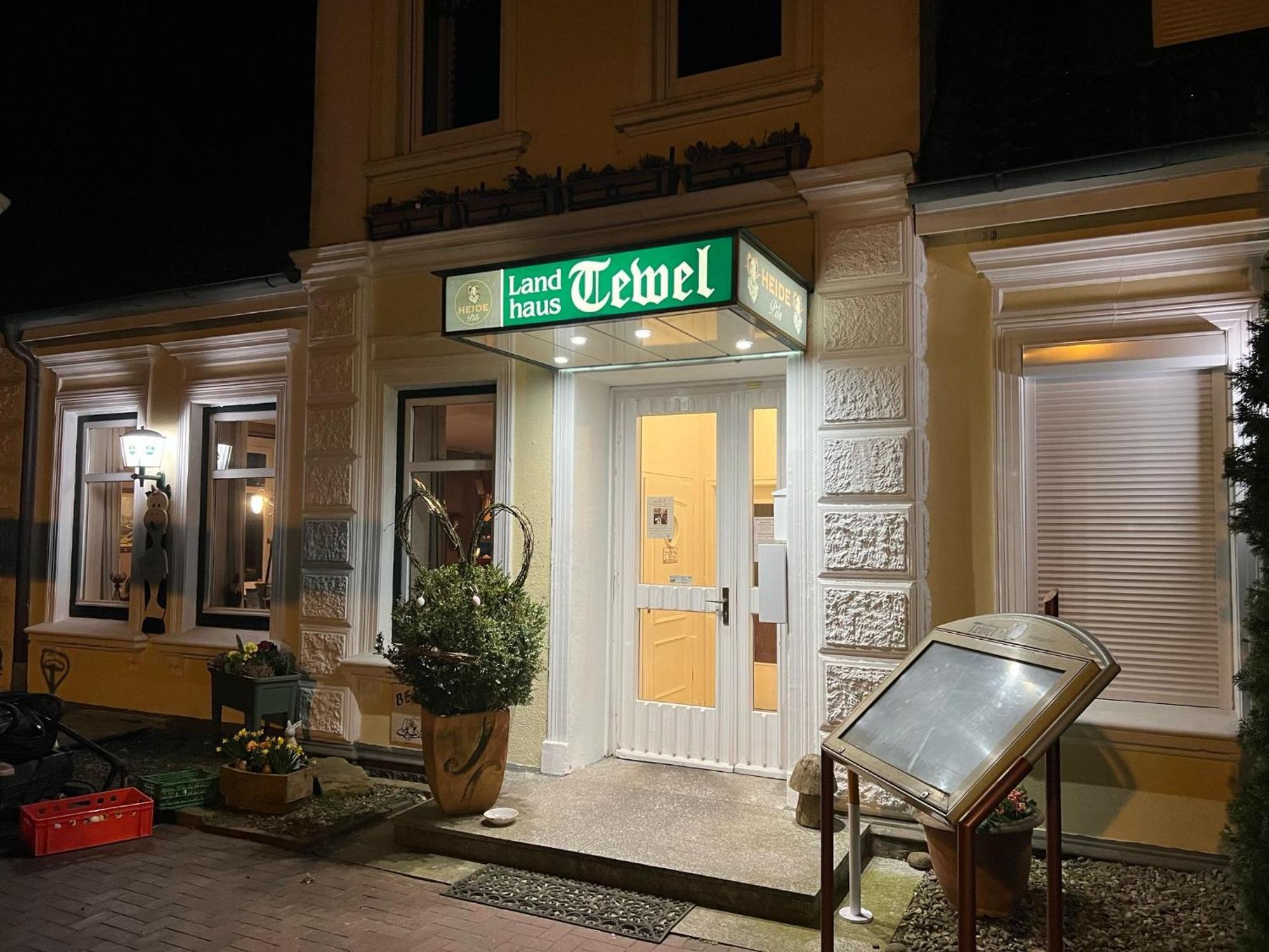 Landhaus Tewel Hotel Mit Restaurant Buitenkant foto